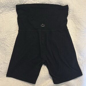 Beyond the Bump Black Maternity Bike Shorts size medium